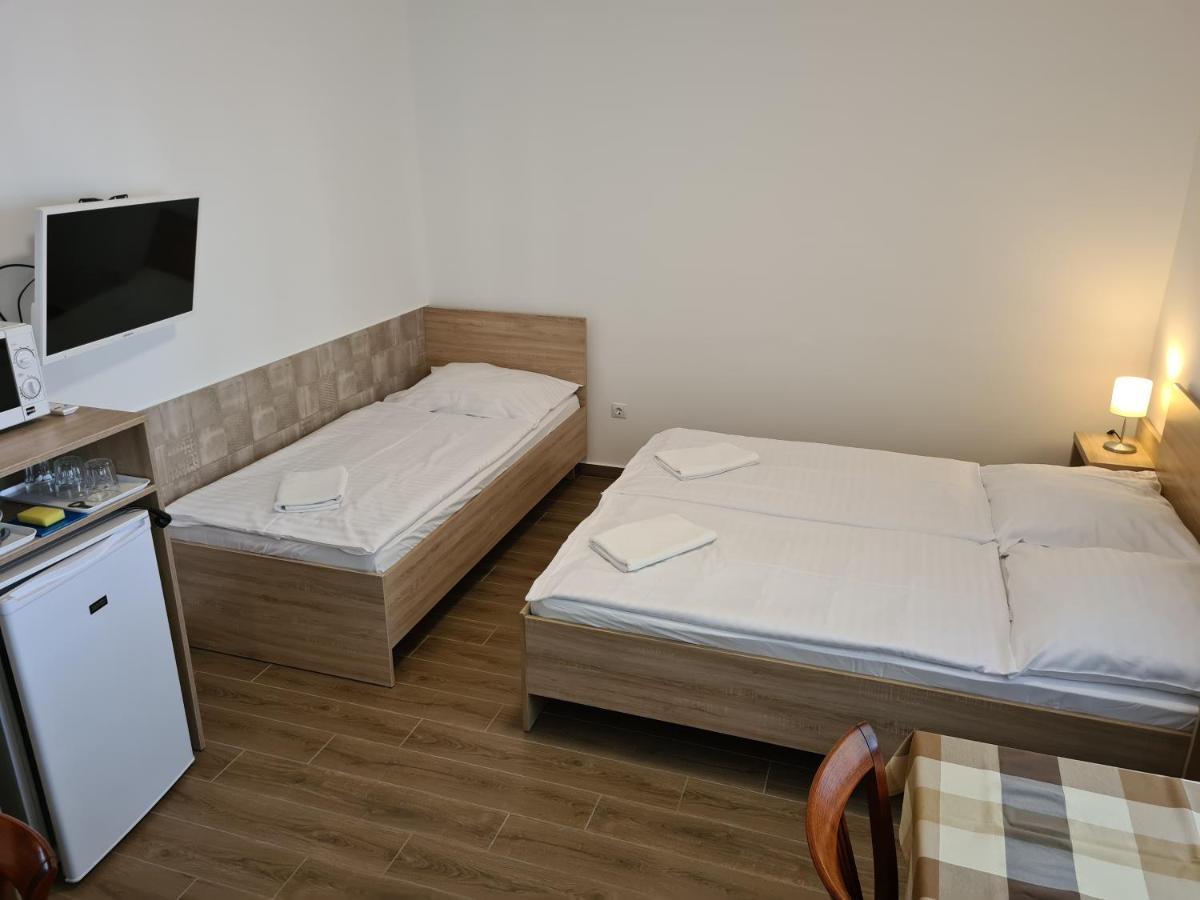 Tancsics Vendeghaz Hotel Siófok Kamer foto