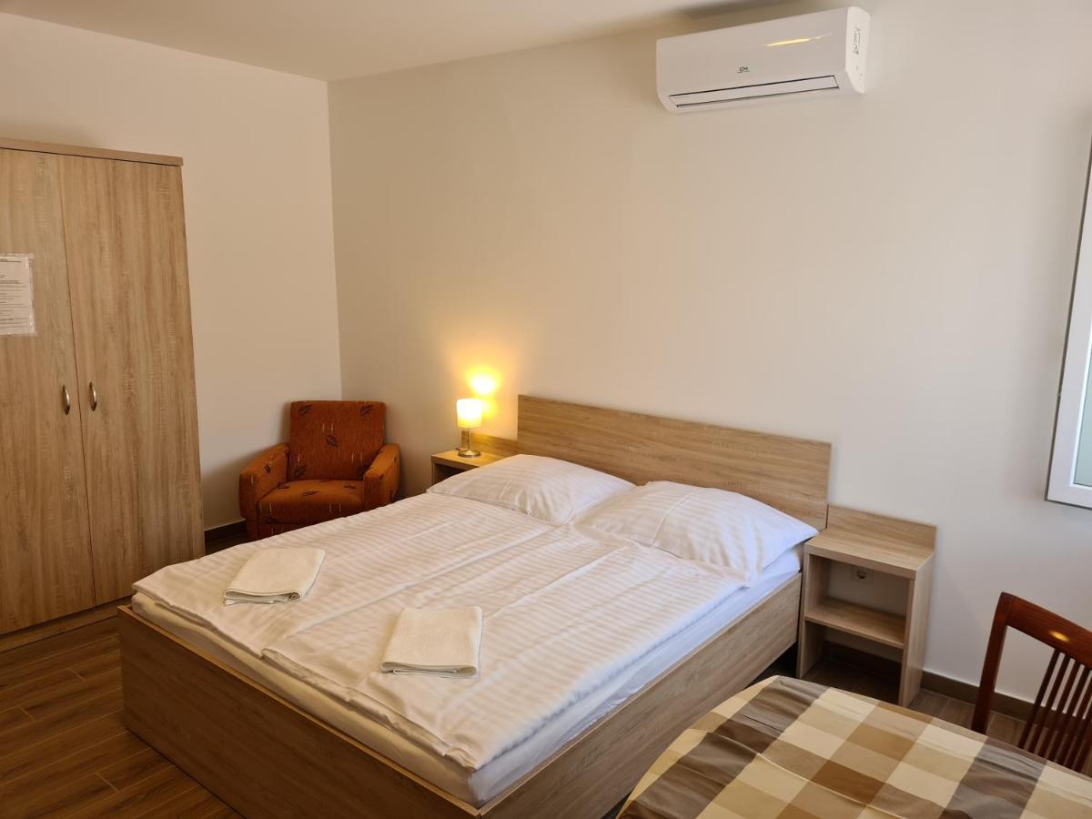 Tancsics Vendeghaz Hotel Siófok Buitenkant foto
