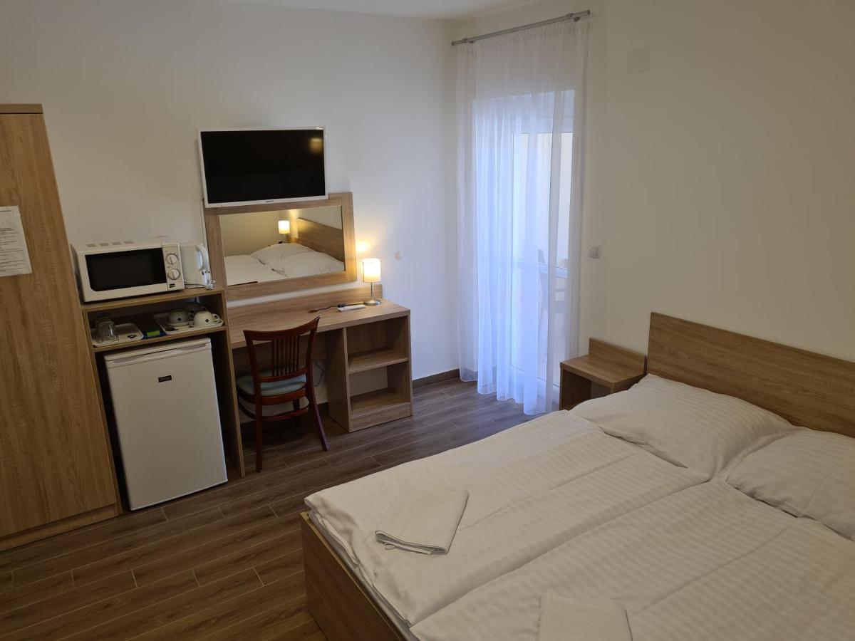 Tancsics Vendeghaz Hotel Siófok Buitenkant foto