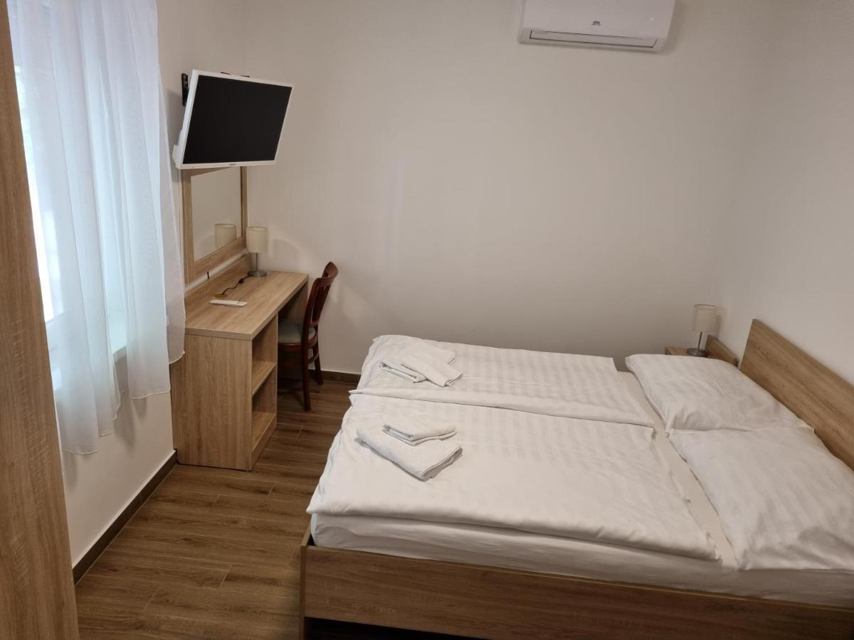 Tancsics Vendeghaz Hotel Siófok Buitenkant foto