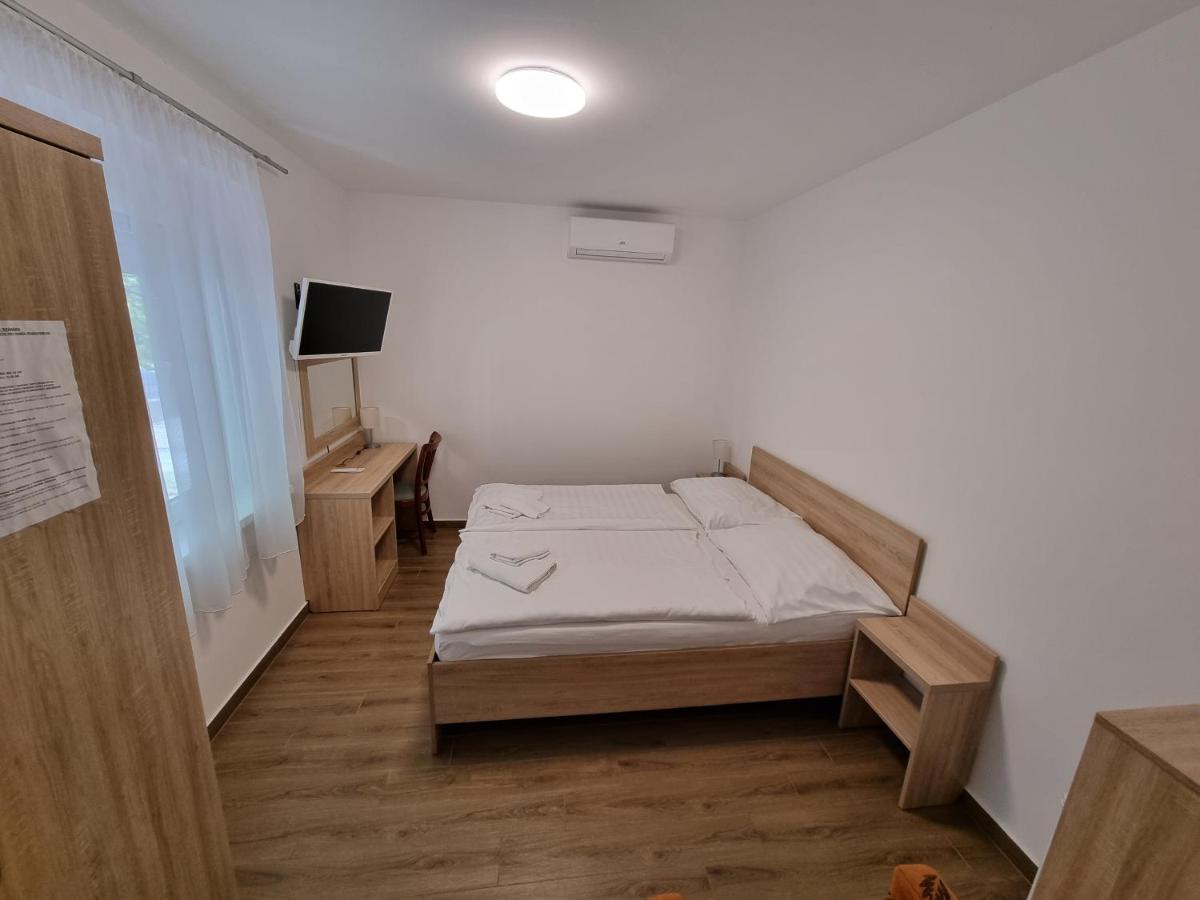 Tancsics Vendeghaz Hotel Siófok Buitenkant foto