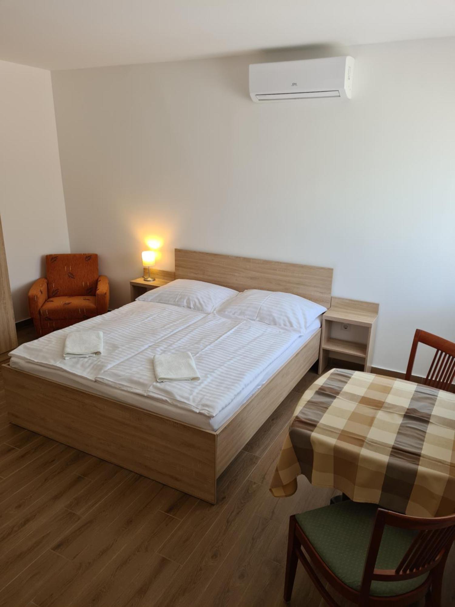 Tancsics Vendeghaz Hotel Siófok Kamer foto